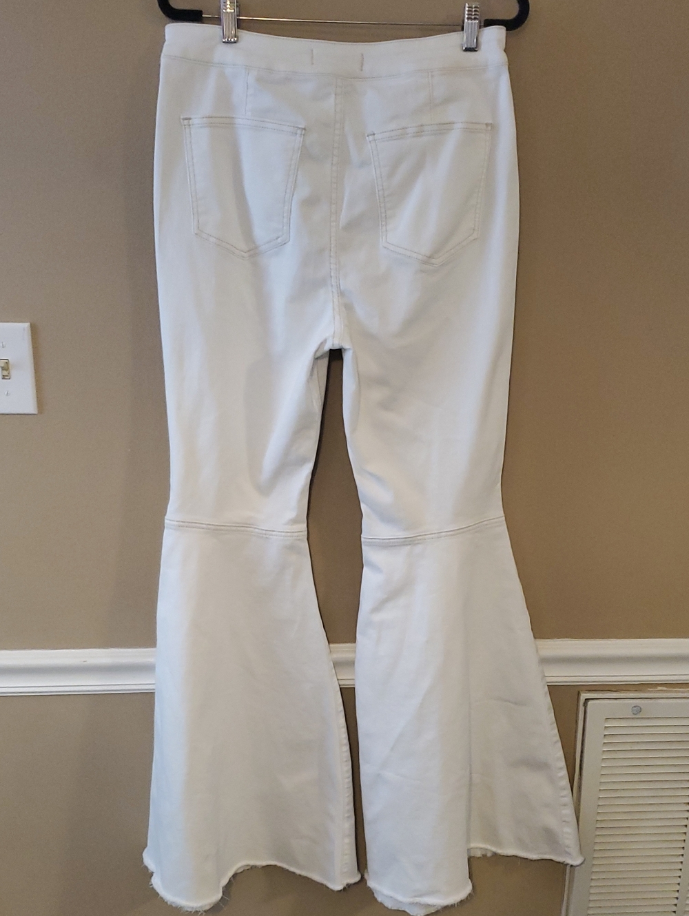 Free People Just Float On Flare Jeans In Winter White Size 31 NWT'S - Picture 4 of 15